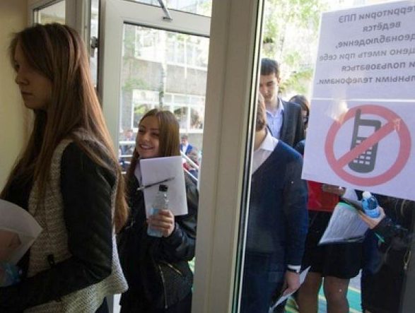Школьницу в Татарстане заставили снять нижнее белье, чтобы пройти на ЕГЭ