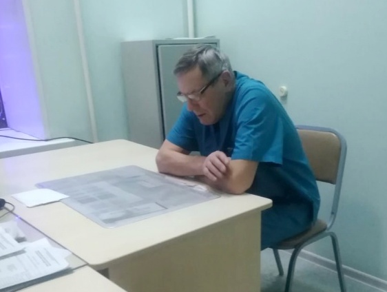 Омский травматолог пришел на работу пьяным и прославился в Сети