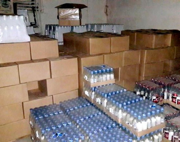Челябинские пенсионерки тайно запустили заброшенный ликеро-водочный завод и гнали паленую водку