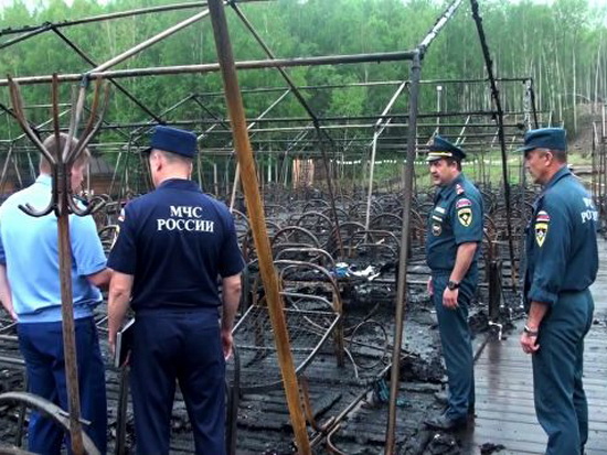 Число жертв пожара в детском лагере в Хабаровске увеличилось до трех
