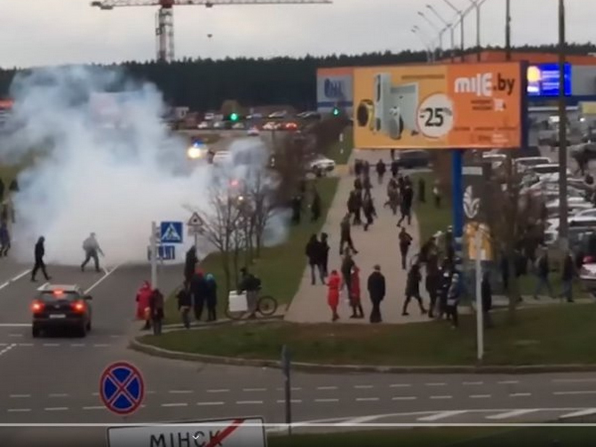 В Минске силовики применили газ и резиновые пули для разгона протестующих