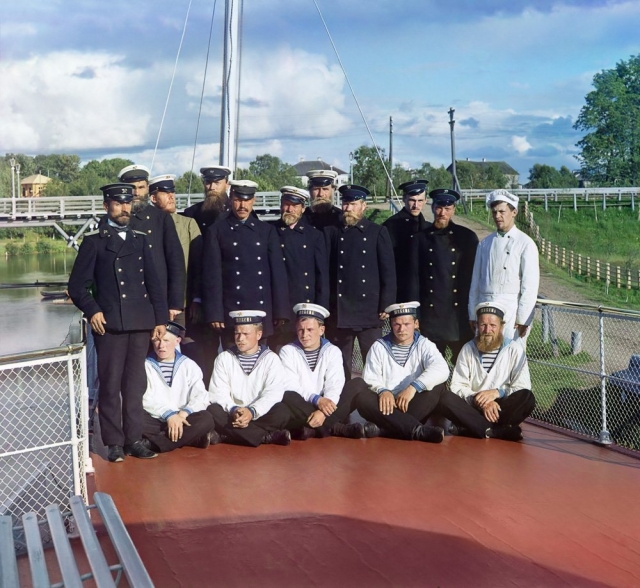 На этом фото запечатлена команда парохода "Шексна" в 1909 году.