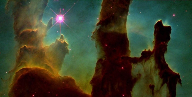 Эмбриональные звезды выходят из межзвездных "яиц". Снимок, полученный с телескопа "Хаббл", показывает молодые звезды, которые появляются из плотных, компактных карманов межзвездного газа, которые иначе называют испаряющимися газовыми глобулами или "яйцами".