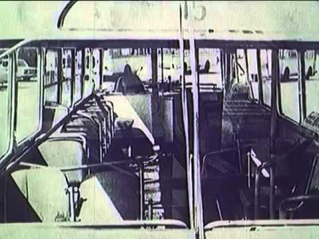 Троллейбус ереван 1976. Ереван троллейбус крушение 1976. Подвиг Шаварша Карапетяна троллейбус. Троллейбус в Ереване упал 1976.