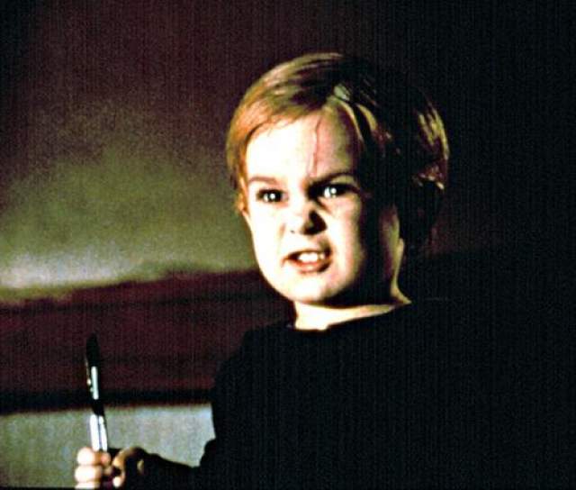 Миро Хьюз  Мальчик-звезда Мико Хьюз сыграл в фильме ужасов 1989 года "Кладбище домашних животных". После успеха молодой Хьюз появился еще и в "Детсадовском полицейском" (1990), "Аполлоне 13" (1995), и в "Меркурии в опасности" (1998) с Брюсом Уиллисом.