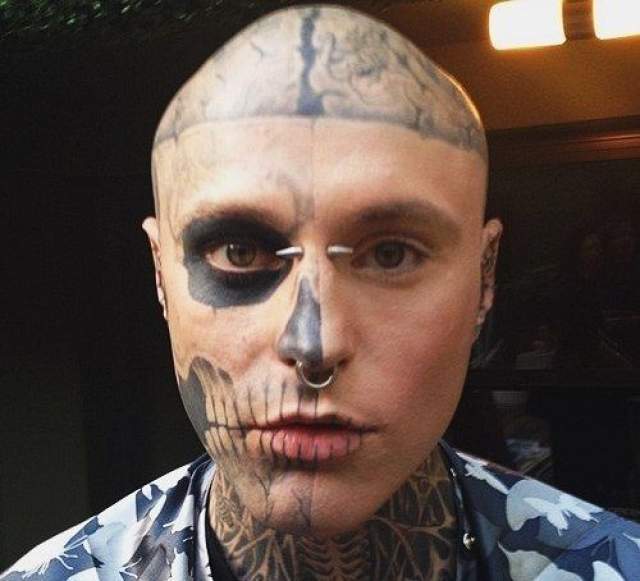 Рик Дженест (Зомби-бой). Человек с самым большим количеством в мире татуировок на теле с изображением костей и насекомых - около 315 штук - совершил самоубийство в октябре 2018 года. 