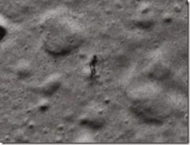 Гигантский инопланетянин на Луне  В середине июля 2014 года среди многочисленных снимков спутника Земли, сделанных NASA было обнаружено странное изображение, напоминающее человеческую фигуру. 