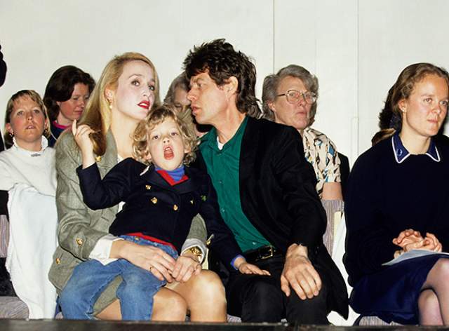Мик Джаггер. В семейном французском особняке вокалиста The Rolling Stones и многодетного отца Мика Джаггера тоже живут призраки. Его дети – Элизабет, Джорджия их видели, а маленький Габриель даже разговаривает с ними. 