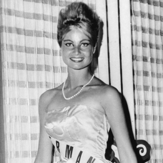 Марлен Шмидт, Германия. «Мисс Вселенная — 1961». 24 года, рост 173 см.