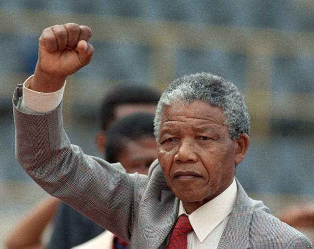 После освобождения Манделы, когда тот прибыл в Мозамбик, его встречали, как героя всех времен и народов. И тогда "влюбленные" познакомились уже лично.