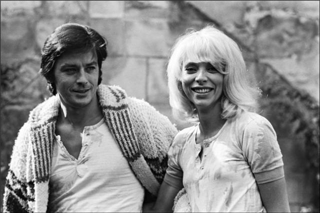 В 1968 году Делон встретил актрису Мирей Дарк. Мирей и Ален были партнерами на протяжении 15 лет, а после расставания сохранили дружеские отношения. На сегодняшний день актер холост.