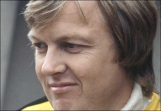 Ронни Петерсон - шведский гонщик, получивший прозвище "Супершвед". Он принимал участие в профессиональных гонках с 1970 по 1978 год и выиграл 10 заездов из 123 за свою карьеру.