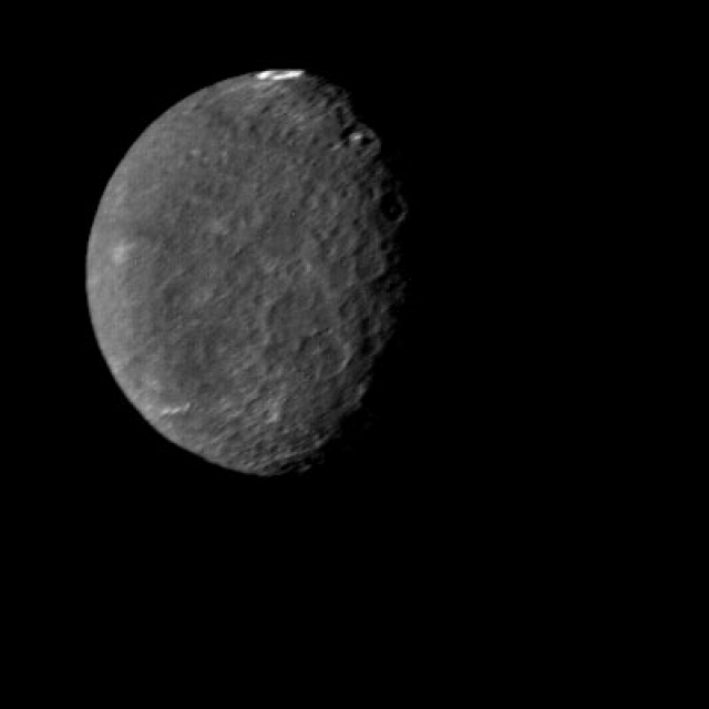 Ледяное кольцо на полюсе Умбриель - луны Урана.