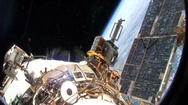 Шесть космонавтов на борту МКС, ожидая прибытие Союза-6, в течение 10 минут наблюдали полупрозрачные фигуры высотой 10 метров, которые сопровождали станцию, а потом исчезли.