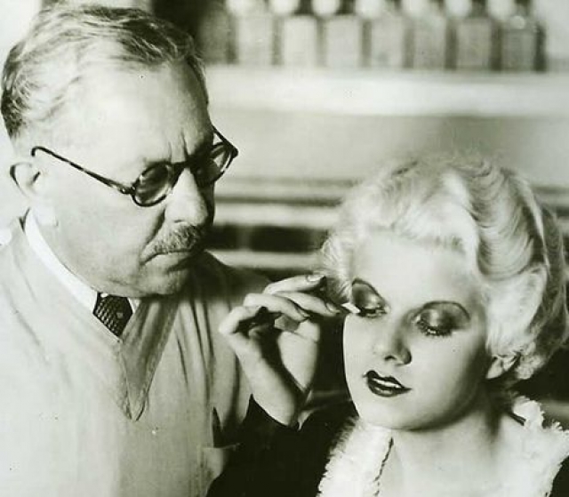 Всемирную известность ей принесла роль в фильме "Саратога", которую она не успела доиграть. Летом 1937 года во время съемок Харлоу стало плохо прямо на съемочной площадке.