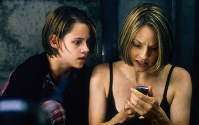 Самым заметным из ранних фильмов Кристен стал триллер Дэвида Финчера "Комната страха", вышедший в 2002 году.