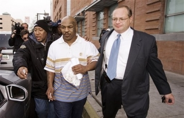 29.12.2006 Майк Тайсон арестован за употребление кокаина, на следующий день выпущен из тюрьмы, после чего на суде признал себя наркоманом и прошел курс лечения.
