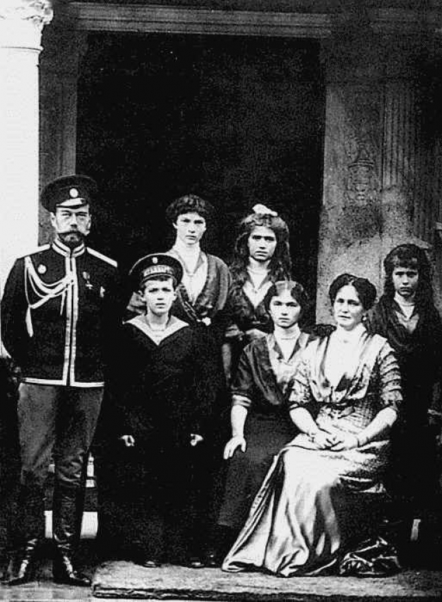 Так, Распутин предчувствовал расстрел царской семьи задолго до убийства в подвале Ипатьевского особняка в Екатеринбурге.