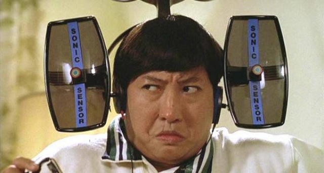 Саммо Хун. С виду неуклюжий толстяк, Саммо Хун является экспертом по единоборствам. Особенно бурную деятельность развернул в начале 80-х - когда писал сценарии для Джеки Чана (где обязательно была роль друга-толстяка). Позже стал известен благодаря роли в сериале “Китайский полицейский”.