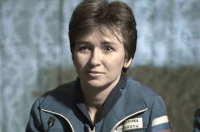 Елена Владимировна в 1980 году после окончания МВТУ имени Баумана работала в "космическом" НПО "Энергия". Тогда же ее будущий супруг Валерий Рюмин отправился в свой третий космический полет.