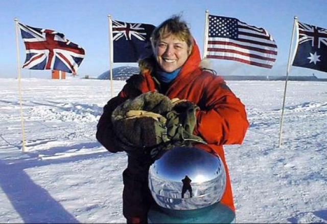 Джерри Лин Нильсен работала единственным врачом на американской антарктической станции "Амундсен-Скотт" в 1999 году.