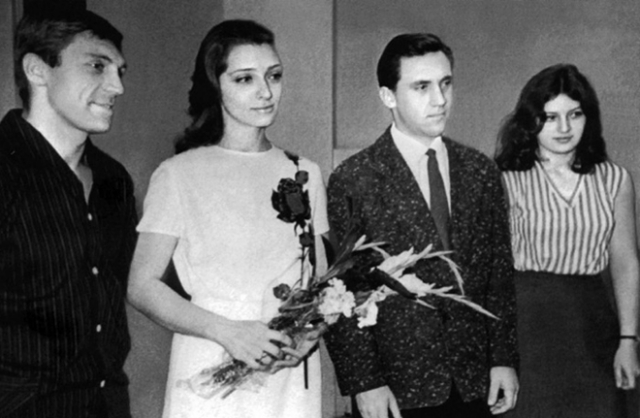 Владимир Высоцкий и Людмила Абрамова. Актеры поженились уже когда растили двоих сыновей, но для Высоцкого это была не последняя свадьба .