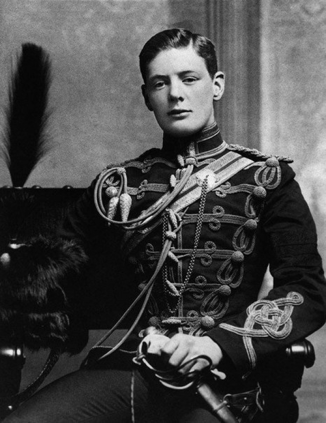 Уинстон Черчилль. Будущий гений политической мысли с третьей попытки сдал экзамены в Королевское военное училище в Сандхерсте.