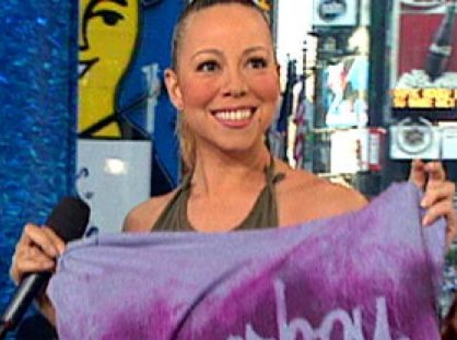 Мэрайя Кери. В 2001 году певица появилась на канале MTV, сняла в эфире футболку и попросила передать ее аудитории.