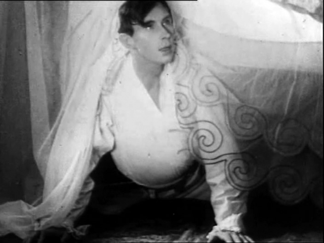 Роль в картине "Поручик Киже" (1934) стала одной из первых работ актера.