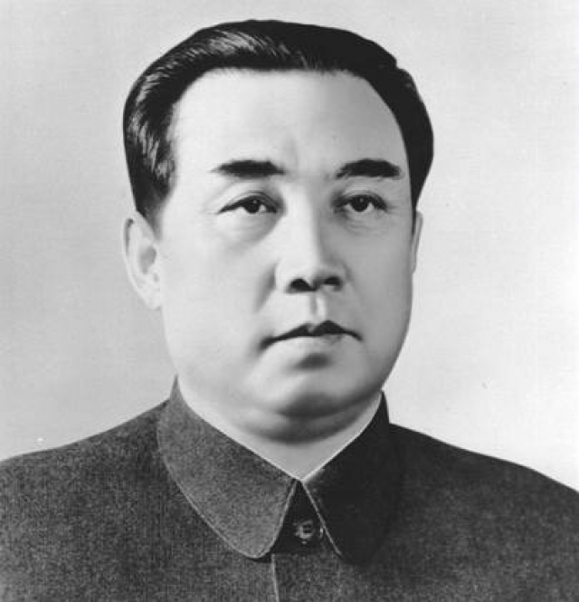 Ким Ир Сен (1912–1994). Первый лидер Северной Кореи заступил на эту должность в 1948 году и основал наследственную династию правителей. В настоящее время страной управляет его внук Ким Чен Ын.