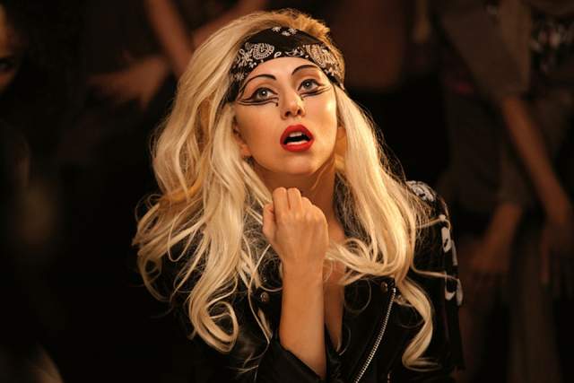 Леди Гага. А вот эта артистка, вероятно, верит в потусторонние силы. В интервью она не раз говорила, что ее преследует дух по имени Райан. Знаменитость однажды даже заплатила баснословные деньги за то, чтобы охотники за привидениями обезопасили от непрошеных гостей концертный зал в Лондоне, где она должна была выступать.