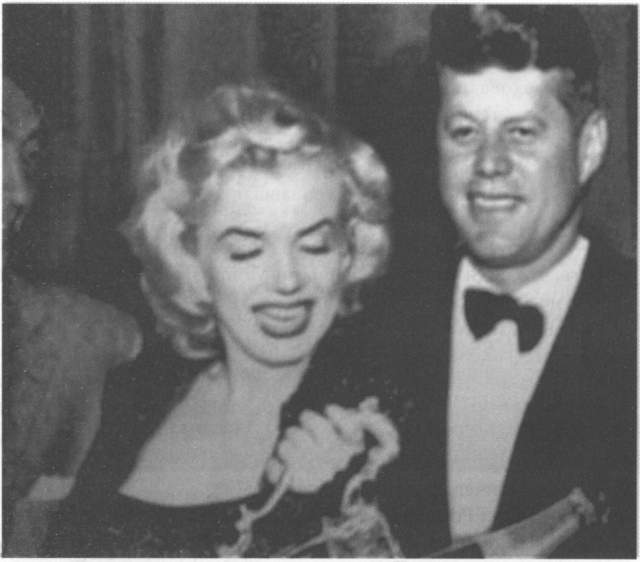 Есть подозрения и сейчас, что любовная связь с президентом стала причиной смерти актрисы - ее нашли мертвой в ее квартире в августе 1962 года.  