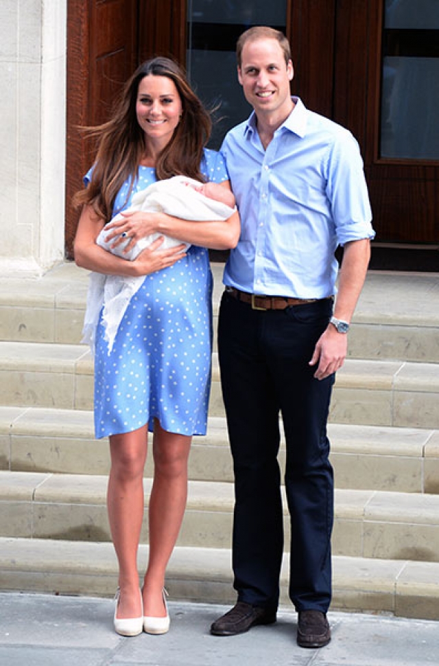 Фанаты пары по всему миру радовались, когда Уильям и Кейт представили их первенца принца Джорджа в июле 2013 года .