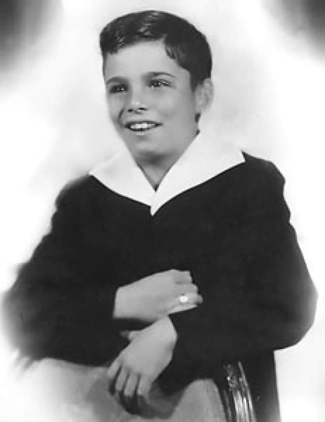 Питер Фальк. Знаменитый Лейтинант Коломбо получил инвалидность, когда ему было всего три года. 
