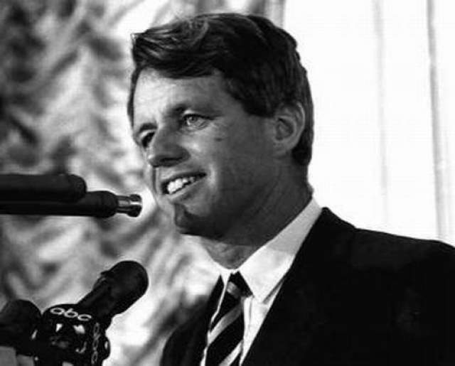 Сын Роберт Кеннеди, сенатор. Убит 6 июня 1968 года. (41 год)