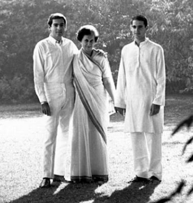 В семье родились два сына: старший, Раджив,- 20 августа 1944 года, а младший, Санджай,- 14 декабря 1946 года. Индира, несмотря на занятость, старалась уделять должное внимание семье, детям.
