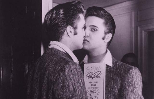 Элвис Пресли и Джесси Гарон. Мало кто знает, что у известного музыканта был брат-близнец. Однако вскоре после рождения мальчик скончался.