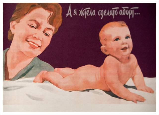 В 20-х годах советским женщинам не возбранялось делать аборты,которые и считались "пережитком прошлого". В 1936 году аборты были запрещены вплоть до времен Хрущева, при котором в 1964 году количество абортов достигло пика за всю советскую историю.