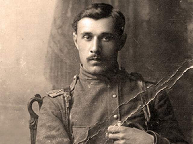 Николай Скоблин, к слову, был самым молодым генералом Белой армии. Ему было тогда всего 27 лет.
