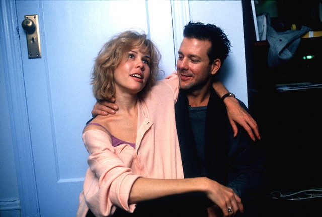 Микки Рурк. В 1981 году Микки познакомился с начинающей актрисой Деброй Фойер и, недолго думая, женился на ней. По его словам, оба они были слишком молоды, поэтому брак в 1989 году распался.