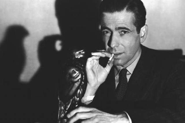 "Не нужно было мне переходить со скотча на мартини" - Хамфри Богарт, 1899-1957. Один из популярнейших голливудских актеров, оскароносный Богарт умер в возрасте 57 лет, - предположительно, от рака горла. С сигаретой Хамфри практически не расставался как на экране, так и в жизни. 