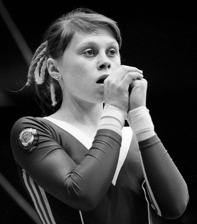 Елена Мухина (спортивная гимнастика). Стала абсолютной чемпионкой мира в вольных упражнениях в 1975 году - в 15 лет.