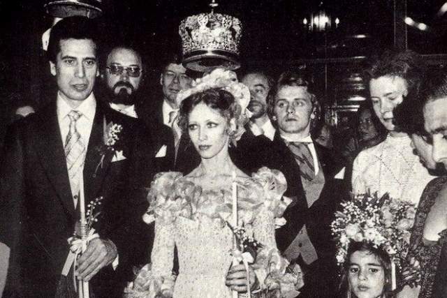 Свидетелем у них на свадьбе был Михаил Барышников, с которым она впоследствии выступала на многих сценах. Также она не раз пересекалась с Годуновым.