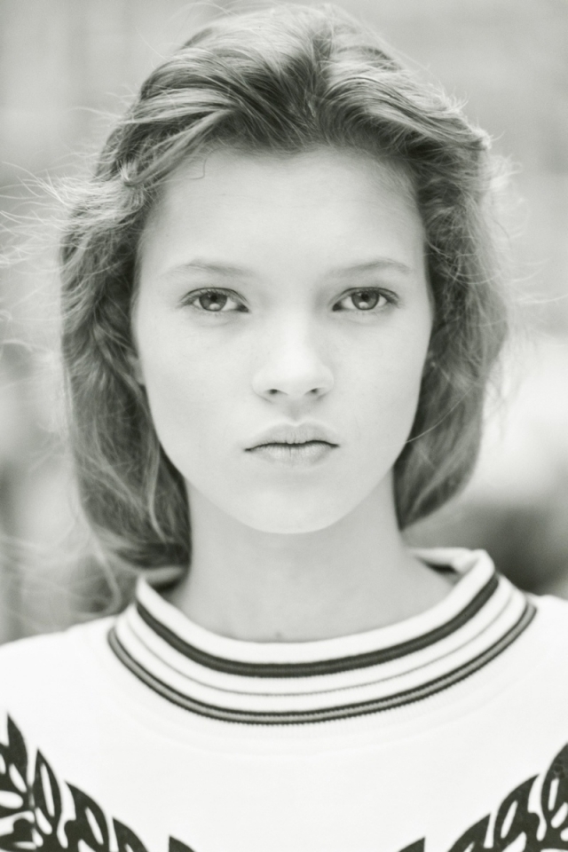 В аэропорту Кеннеди Нью-Йорка девочку заметила директор лондонского агентства "Сторм" Сара Дукас, которая пригласила ее попробовать себя в качестве модели.
