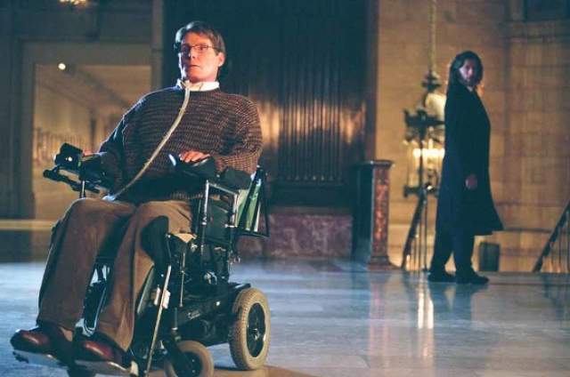 К примеру, в сериале "Тайны Смолвиля" про молодого супермена Кристофер сыграл парализованного профессора Вирджела Свонна.