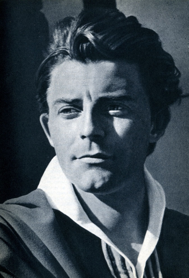 Жерар Филипп. Французский актер завоевал невероятную популярность после исполнения главной роли в фильме 1952 года "Фанфан-Тюльпан".
