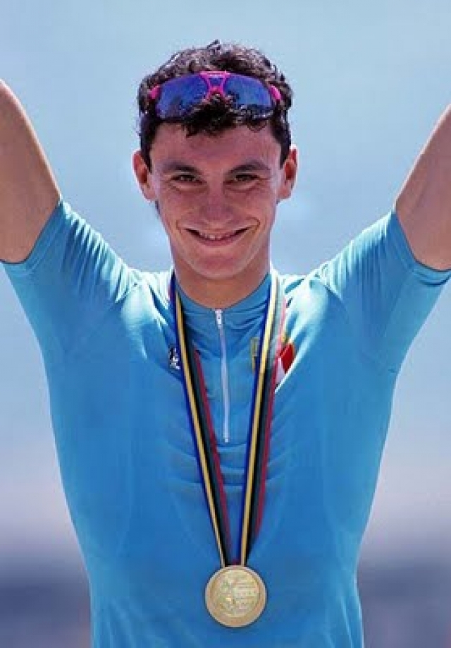 Фабио Казартелли (велосипедист, 35 лет). Итальянец Фабио Казартелли трагически погиб на 15-м этапе известной многодневки "Тур де Франс". Инцидент произошел в 1995 году во время спуска с горы Порте-д’Аспе.