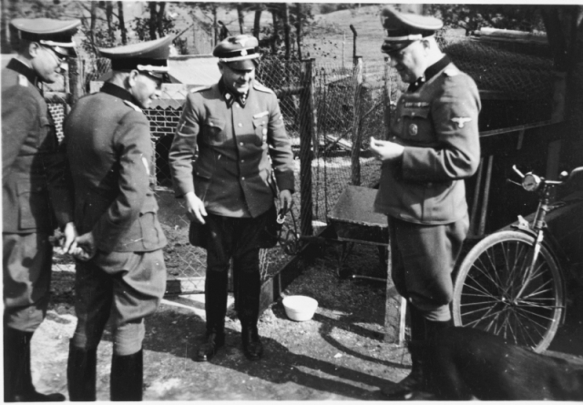 Возможно, им повезло, поскольку в январе 1942-го в Бухенвальд был прикомандирован Герман Пистер, который начал там проект по испытанию вакцин на узниках.