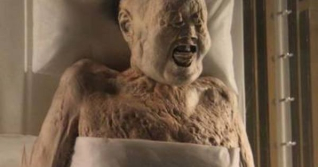 Вскоре она стала страдать ожирением и в 163 году до н.э. умерла от сердечного приступа. Когда тело Ксин Жуи было обнаружено в 1971 году, ее кожа была еще мягкой, а суставы могли двигаться.