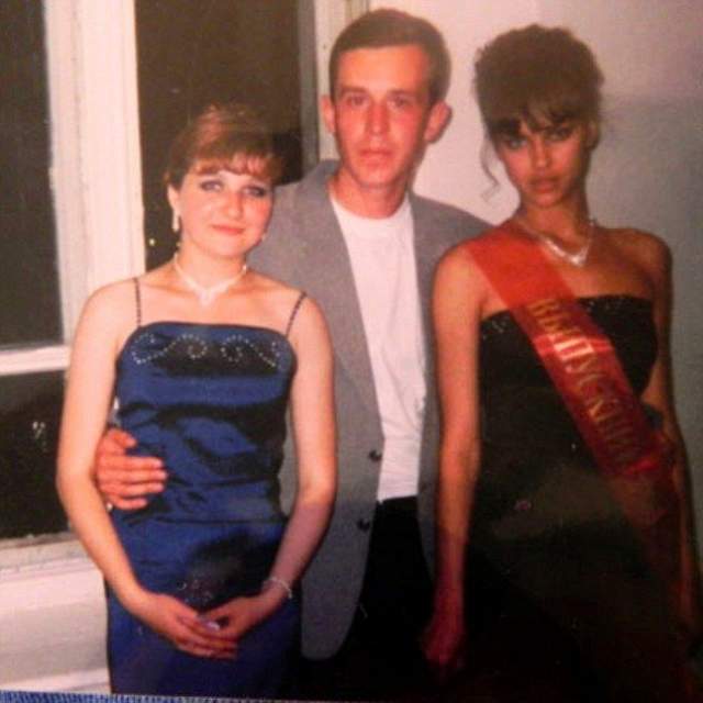 Уроженка Челябинской области в 2004 году, когда ей было 18 лет, победила в местном конкурсе красоты "Супермодель", где ее заметил Гия Джикидзе, открывший ранее миру Наталью Водянову и других знаменитых моделей.